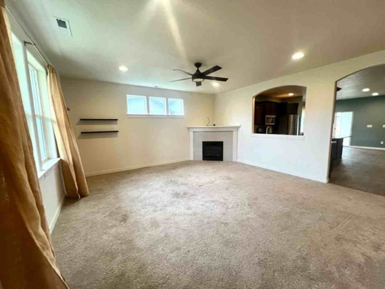 631 N Meadow Ln - Photo 3 of 14