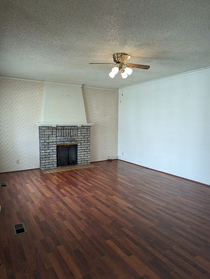 424 5th Ave - Photo 5 of 13