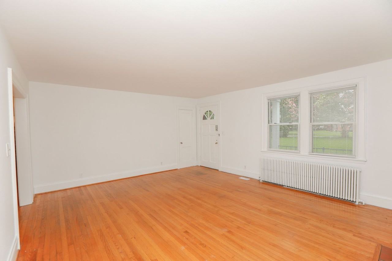 6049 Lake Terrace Cir - Photo 2 of 48