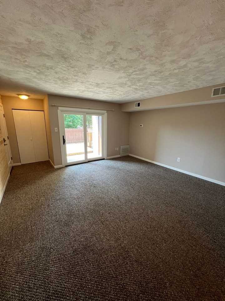 129 Lancaster Est - Photo 2 of 33