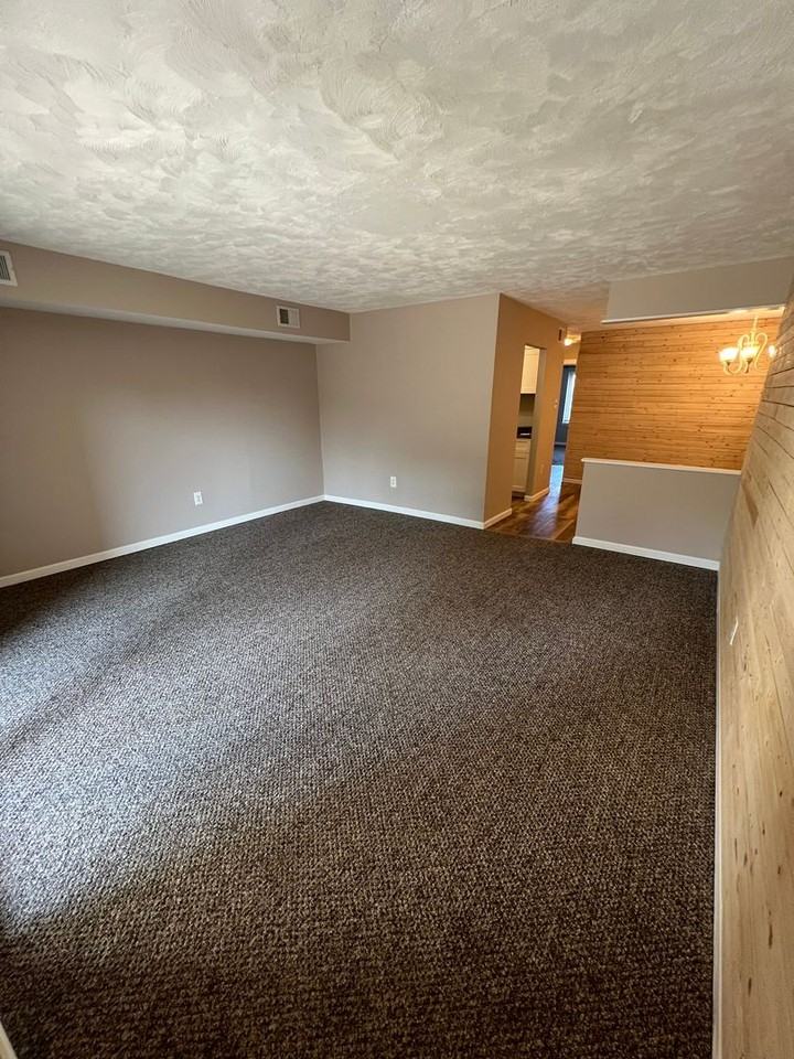129 Lancaster Est - Photo 3 of 33