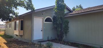 featured image of 779 Ne Lakeside Dr