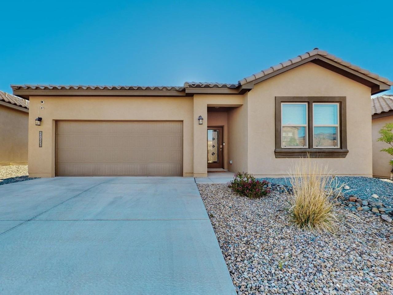 2023 Silver Dollar St Se - Photo 2 of 23