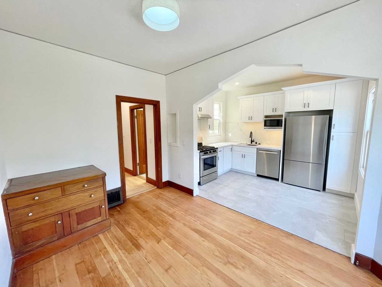 305 Chestnut St - Photo 2 of 33