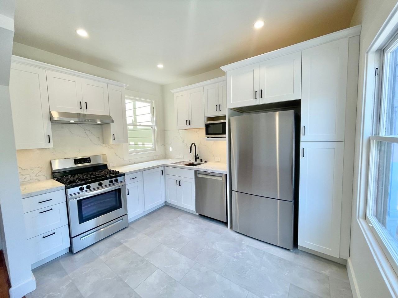 305 Chestnut St - Photo 3 of 33