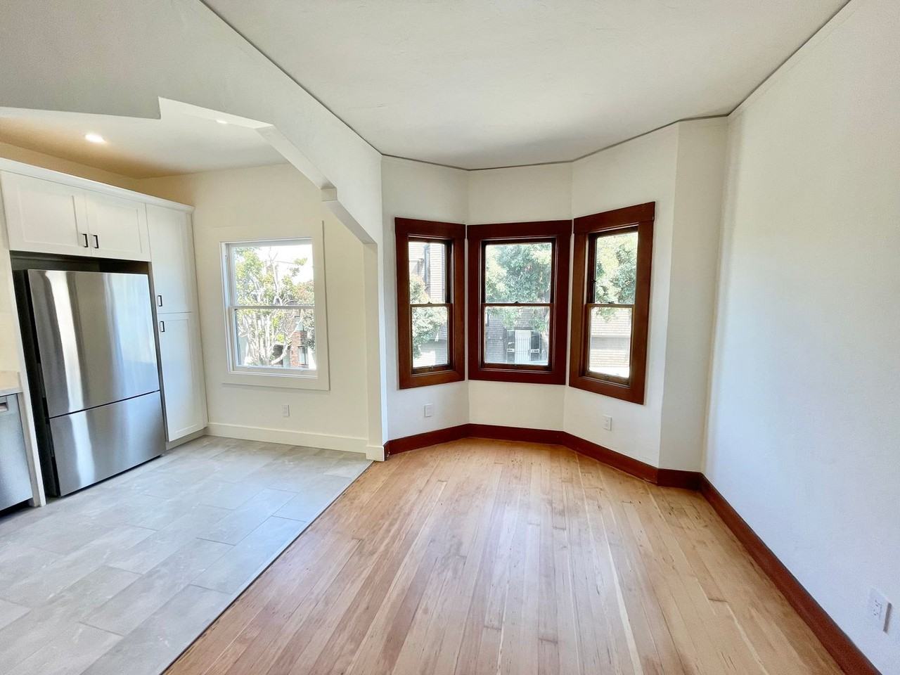 305 Chestnut St - Photo 5 of 33