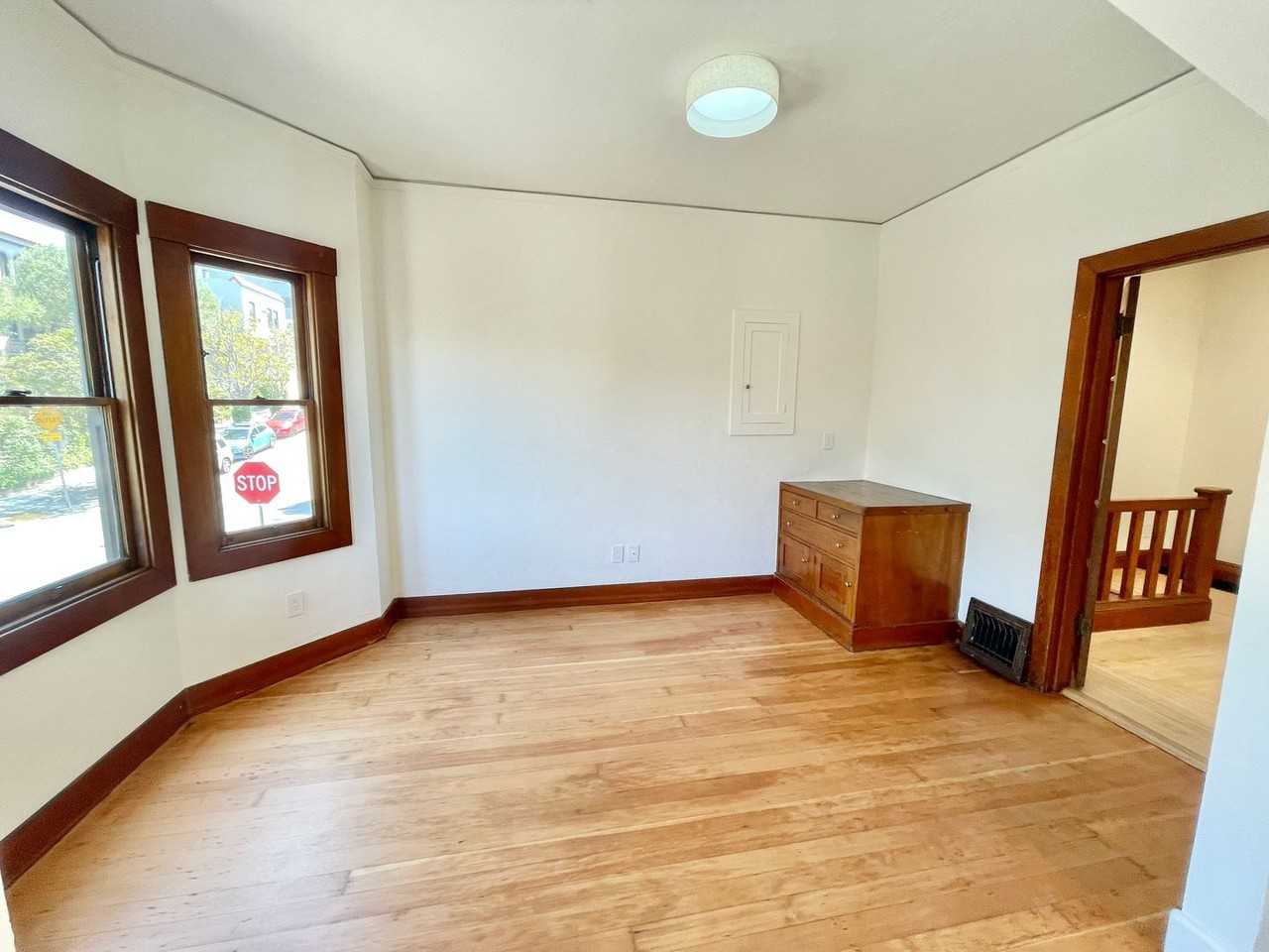 305 Chestnut St - Photo 7 of 33