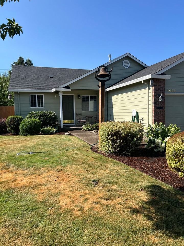 1426 Nw Chardonnay Dr - Photo 2 of 16
