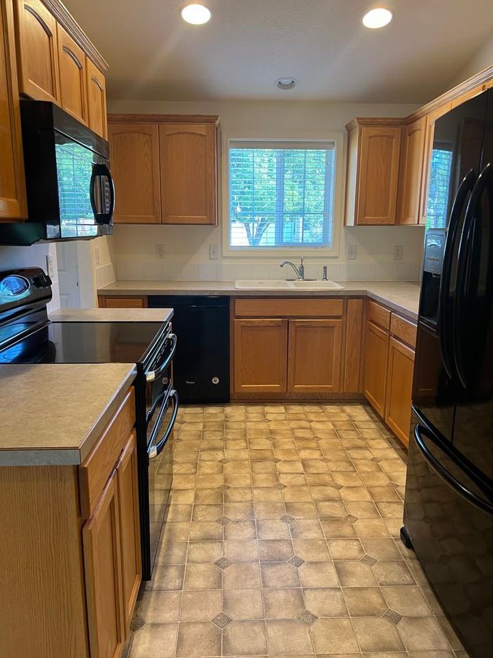 1426 Nw Chardonnay Dr - Photo 3 of 16