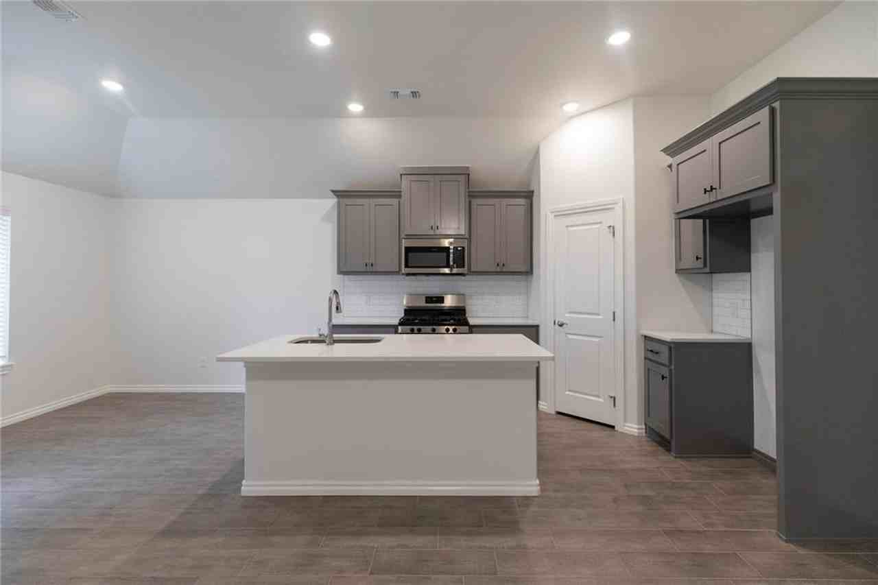 1816 Zayden Ln - Photo 4 of 26