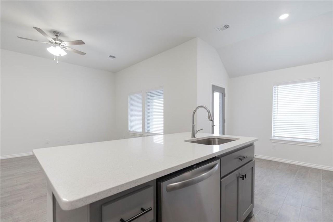 1816 Zayden Ln - Photo 7 of 26
