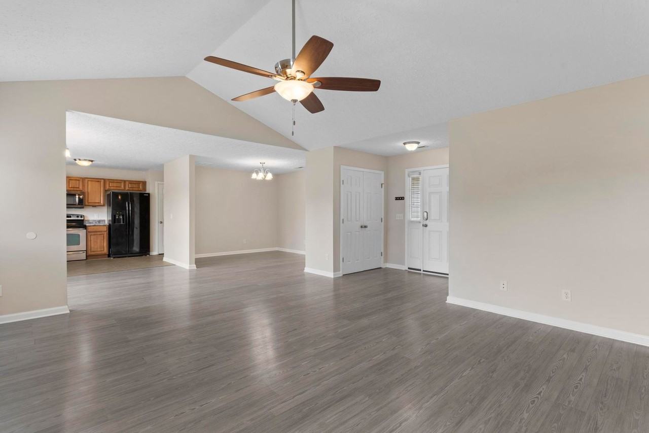 401 Tree Ct - Photo 2 of 23