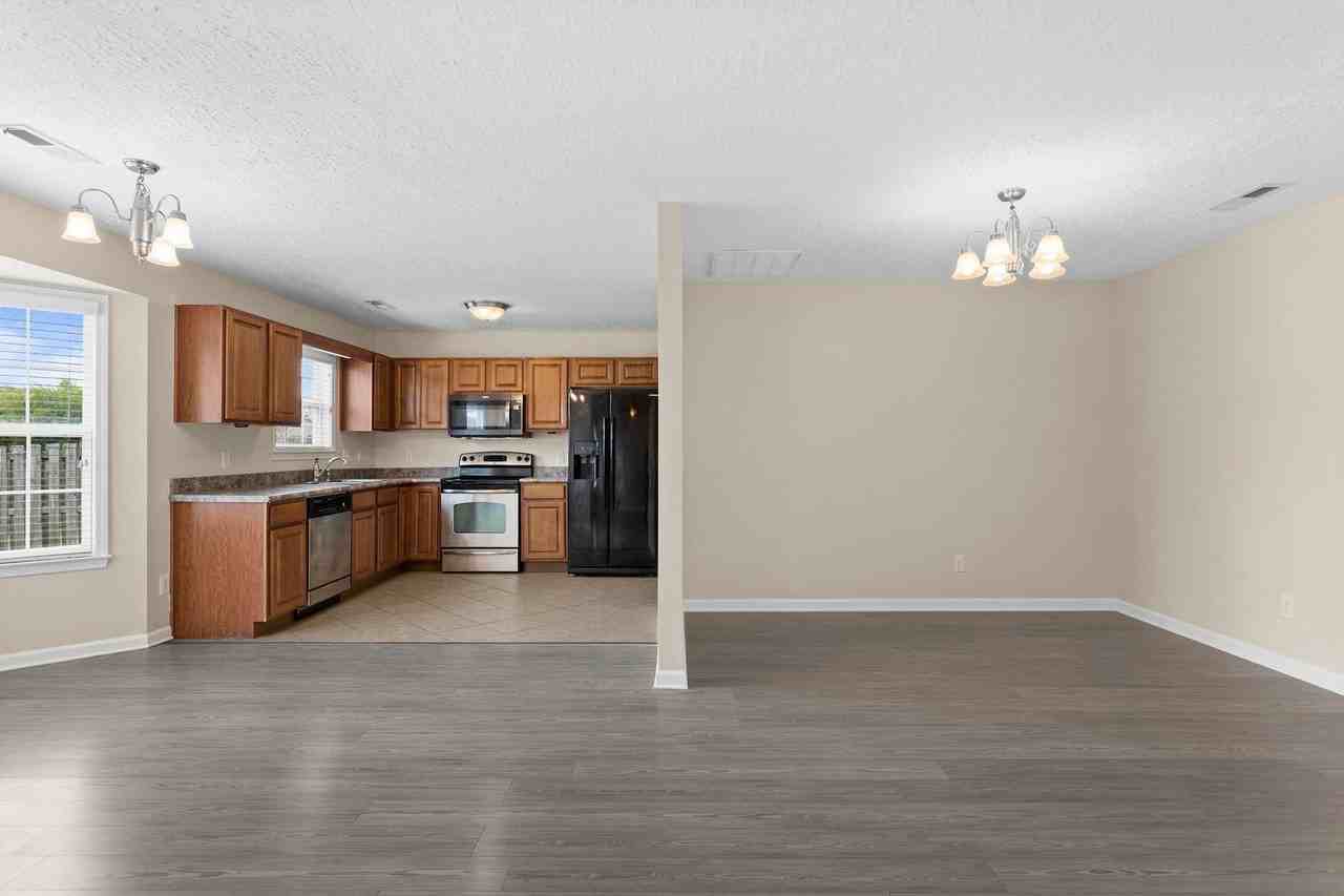 401 Tree Ct - Photo 5 of 23