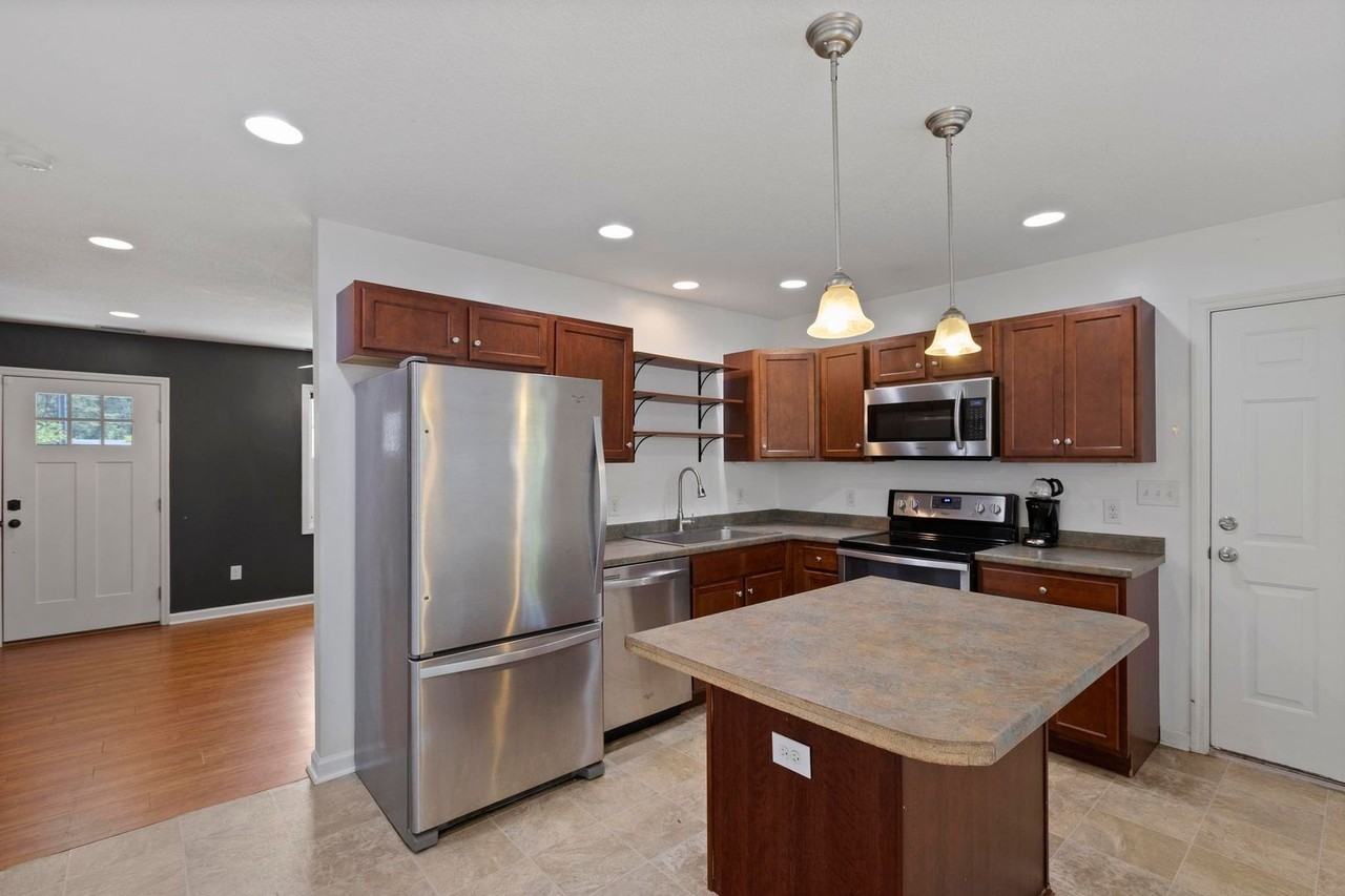 117 Brians Woods Rd - Photo 6 of 20