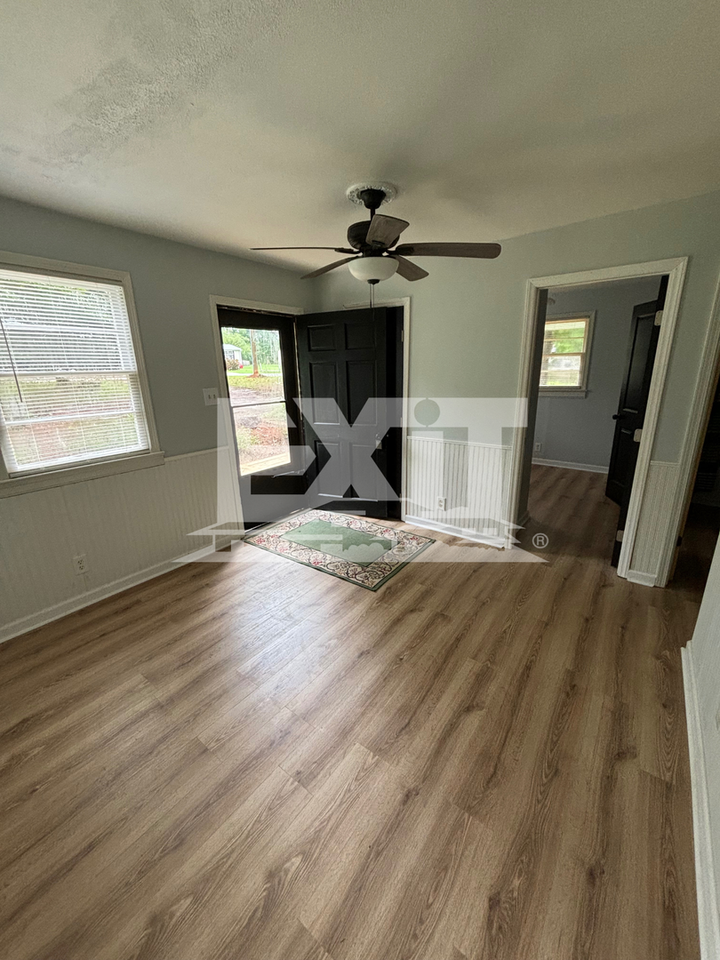 406 Hawthorne Dr - Photo 4 of 14