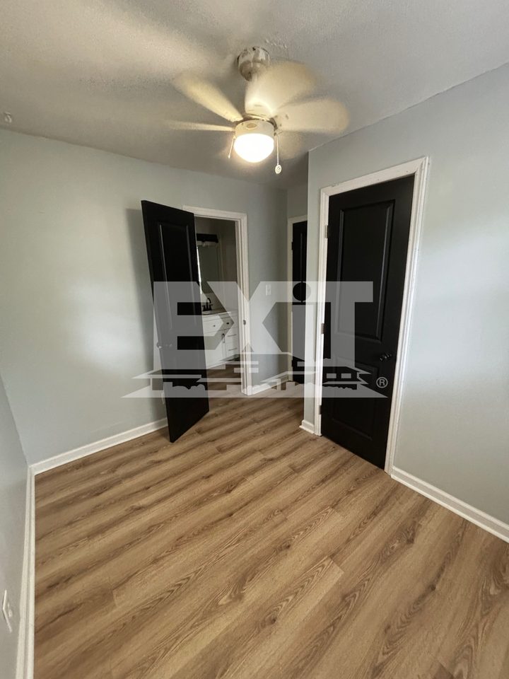 406 Hawthorne Dr - Photo 6 of 14