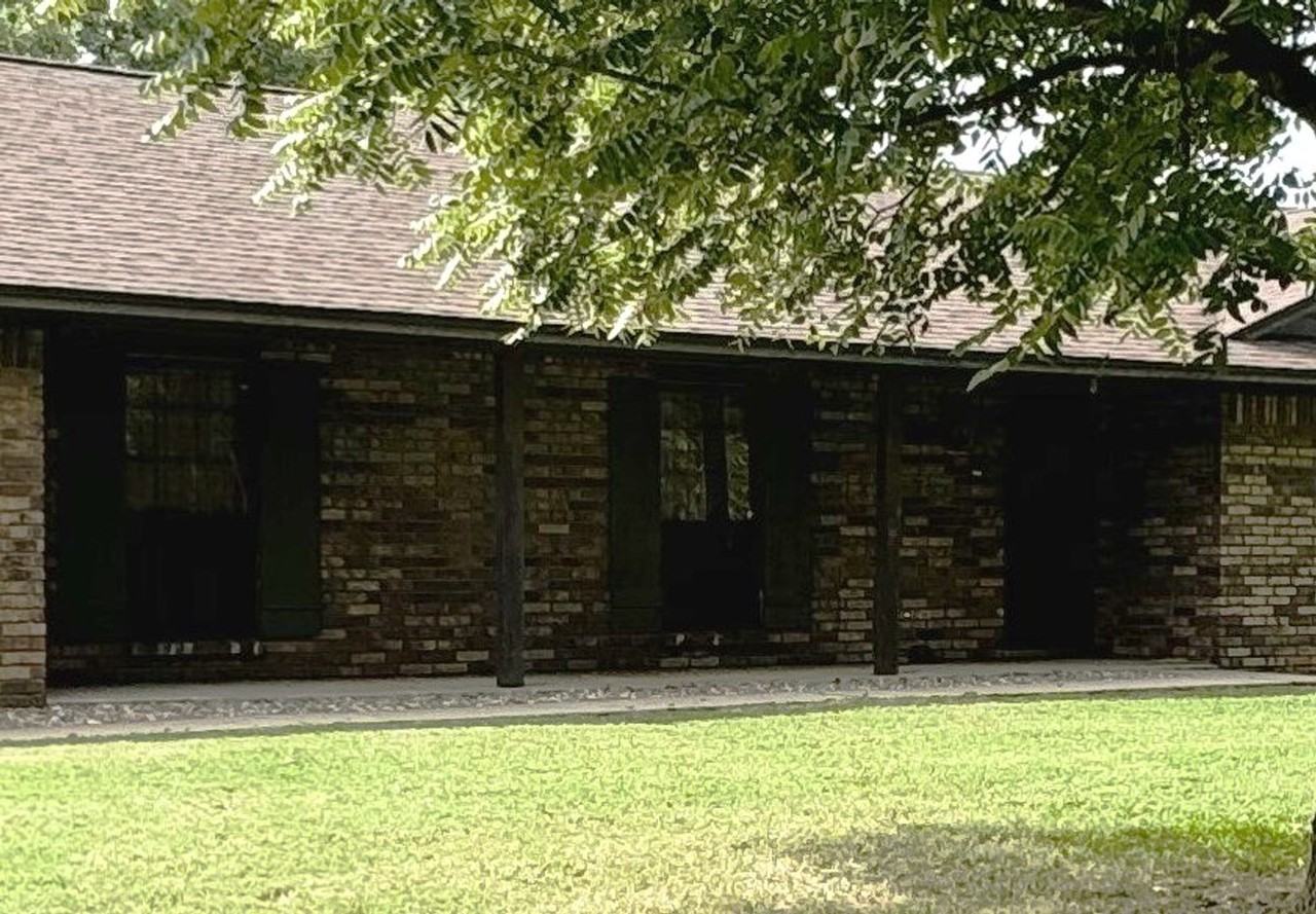 206 Robertson Ln - Photo 2 of 22