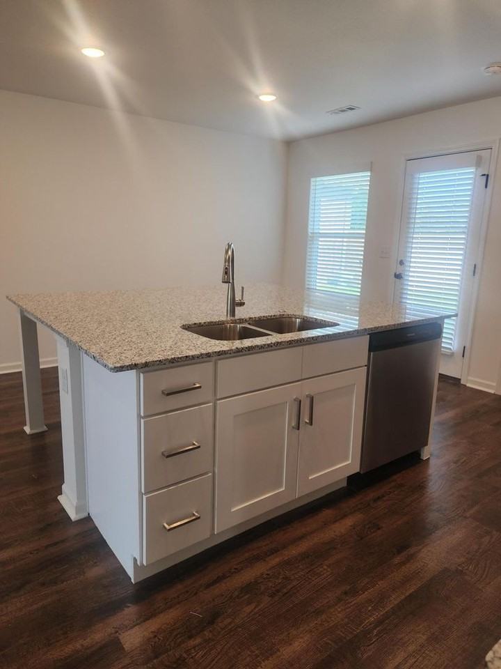 1337 Foundry Dr - Photo 3 of 20