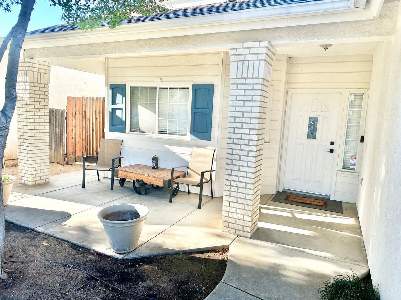 2629 E Goshen Ave - Photo 3 of 36