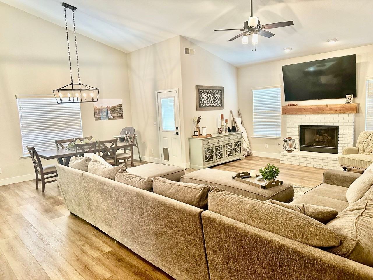 2629 E Goshen Ave - Photo 6 of 36