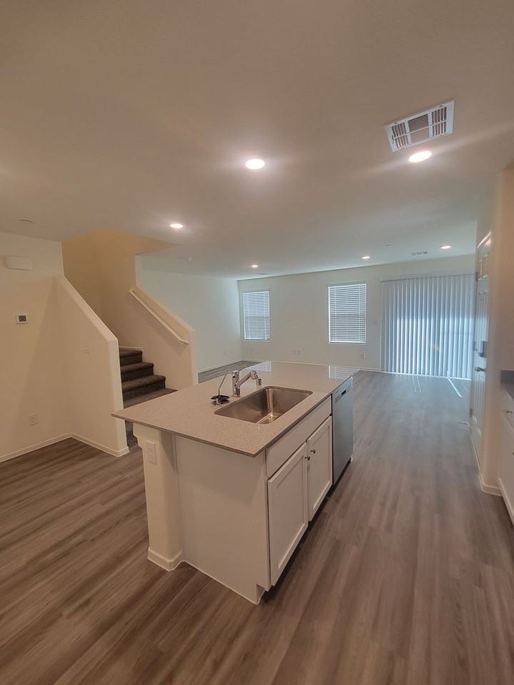 9931 Apricot Hills St - Photo 3 of 17