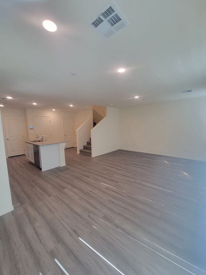 9931 Apricot Hills St - Photo 7 of 17