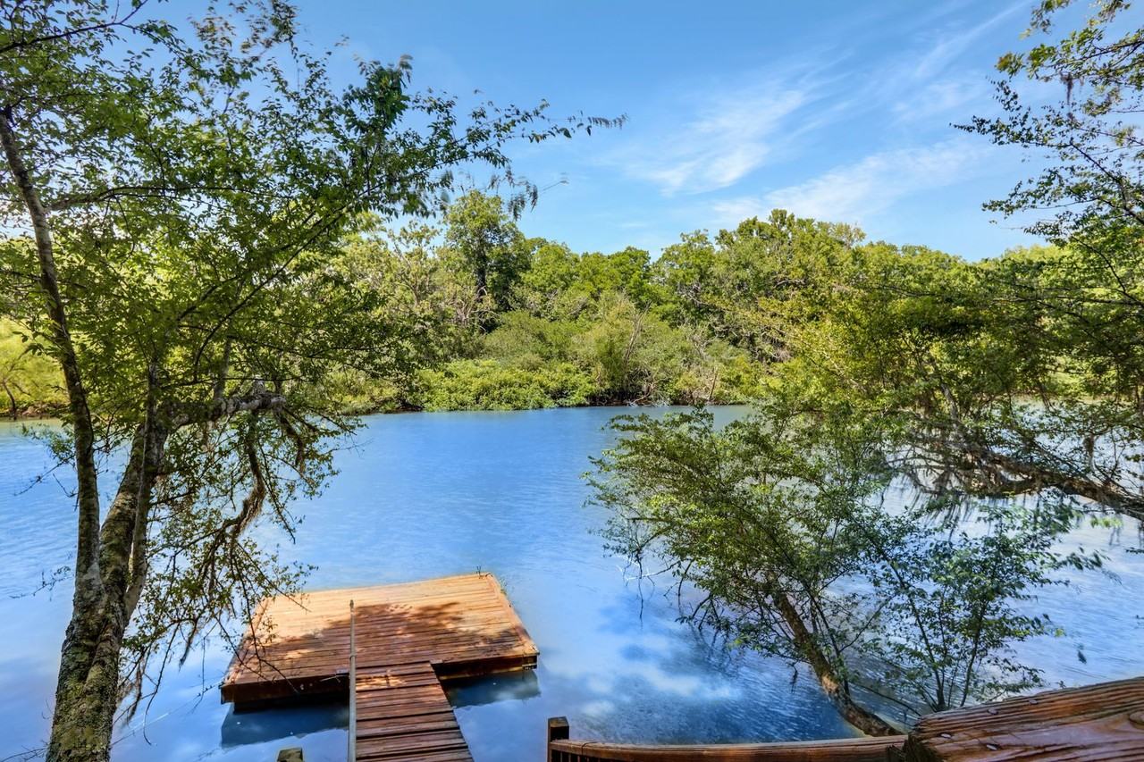 399 Martins Landing Rd - Photo 2 of 14