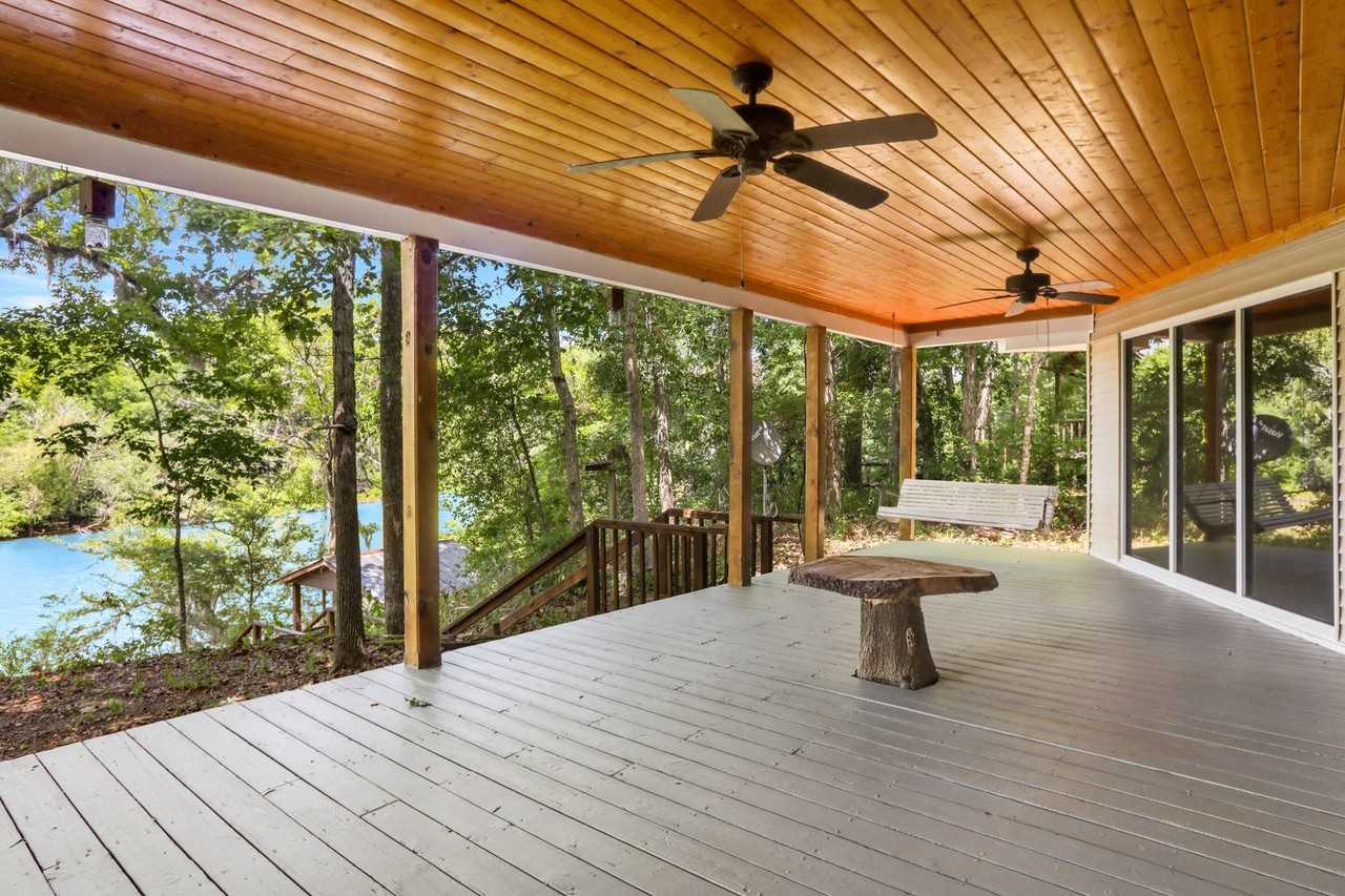 399 Martins Landing Rd - Photo 3 of 14