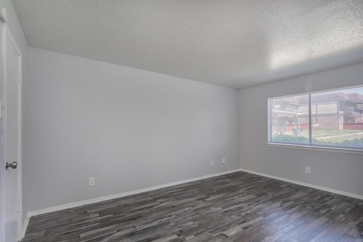 805 Central Dr - Photo 4 of 24