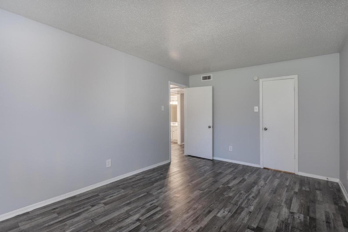 805 Central Dr - Photo 6 of 24