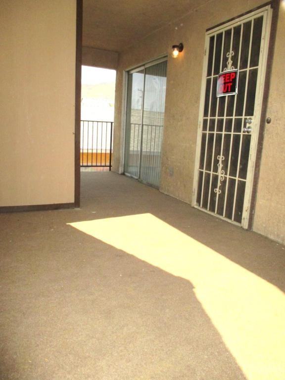 637 S Jordan Ave - Photo 2 of 10