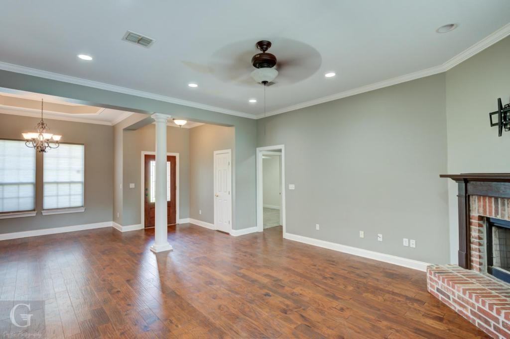 3910 Le Brooke Ln - Photo 4 of 22