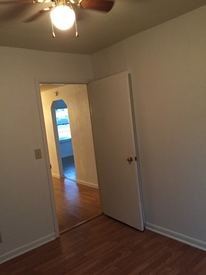 213 Virginia Ave N - Photo 3 of 13