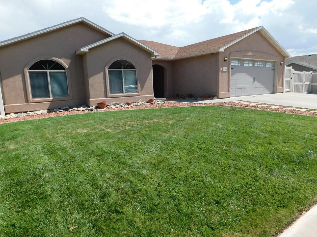 2869 Fall Creek Dr - Photo 2 of 22