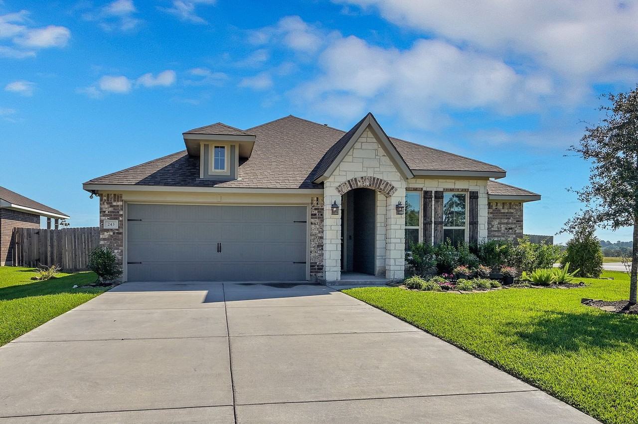 243 Racetrack Ln - Photo 3 of 45