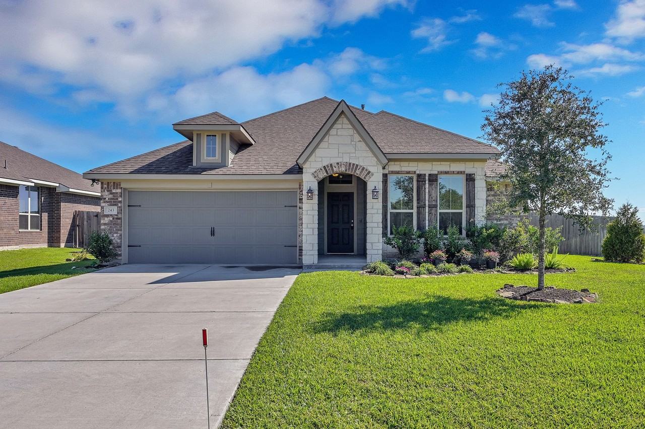 243 Racetrack Ln - Photo 4 of 45