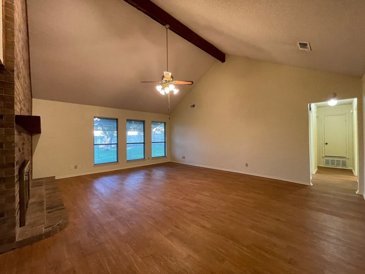 221 Pebblestone Dr - Photo 2 of 24