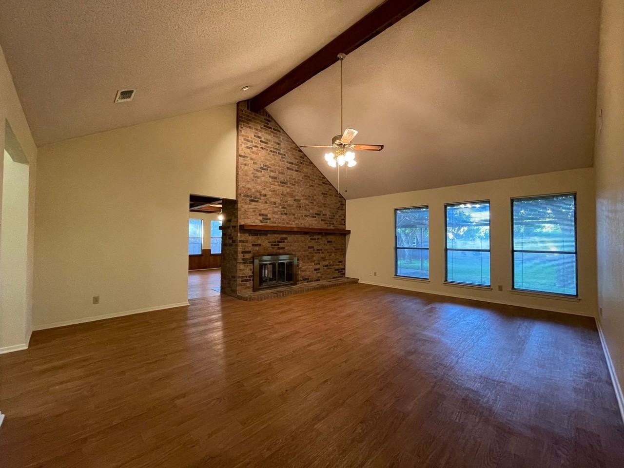 221 Pebblestone Dr - Photo 3 of 24