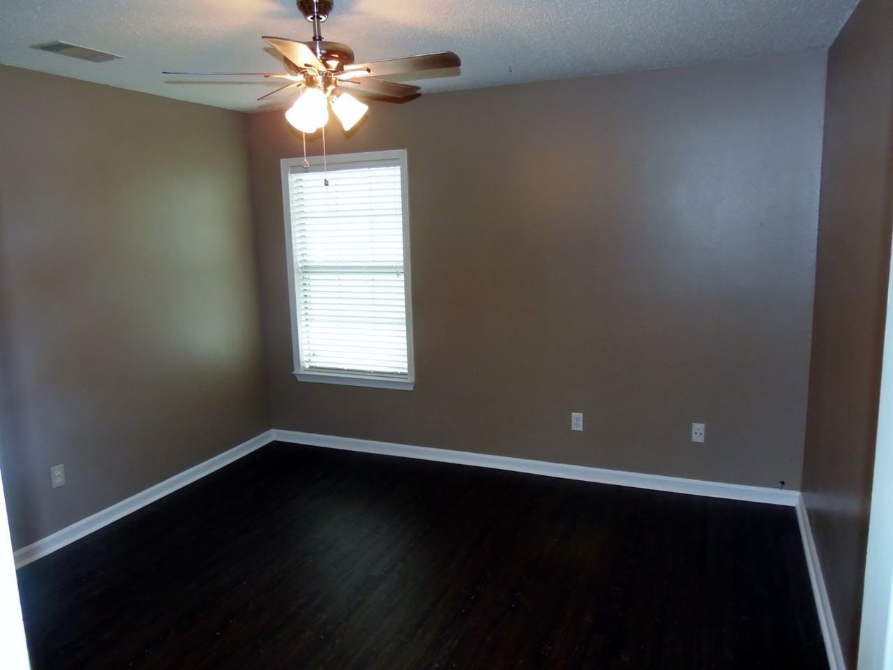 4073 Willow Glen Cir - Photo 4 of 20