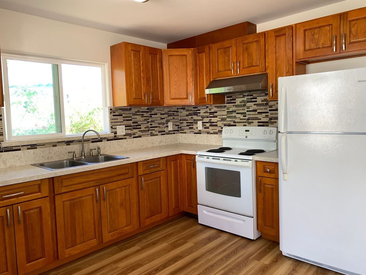 Chee, Sandra - Photo 3 of 9