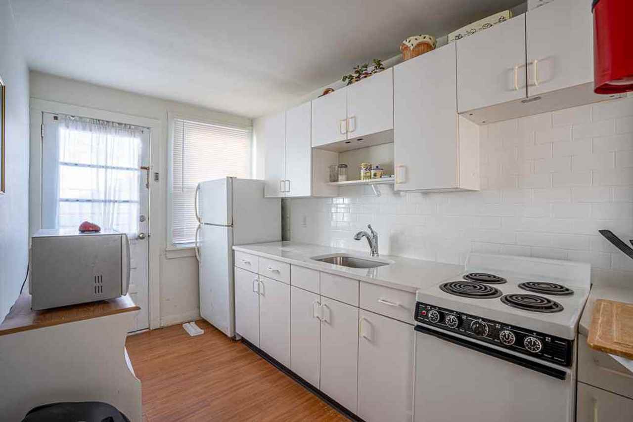 9 28th St E - Photo 3 of 7