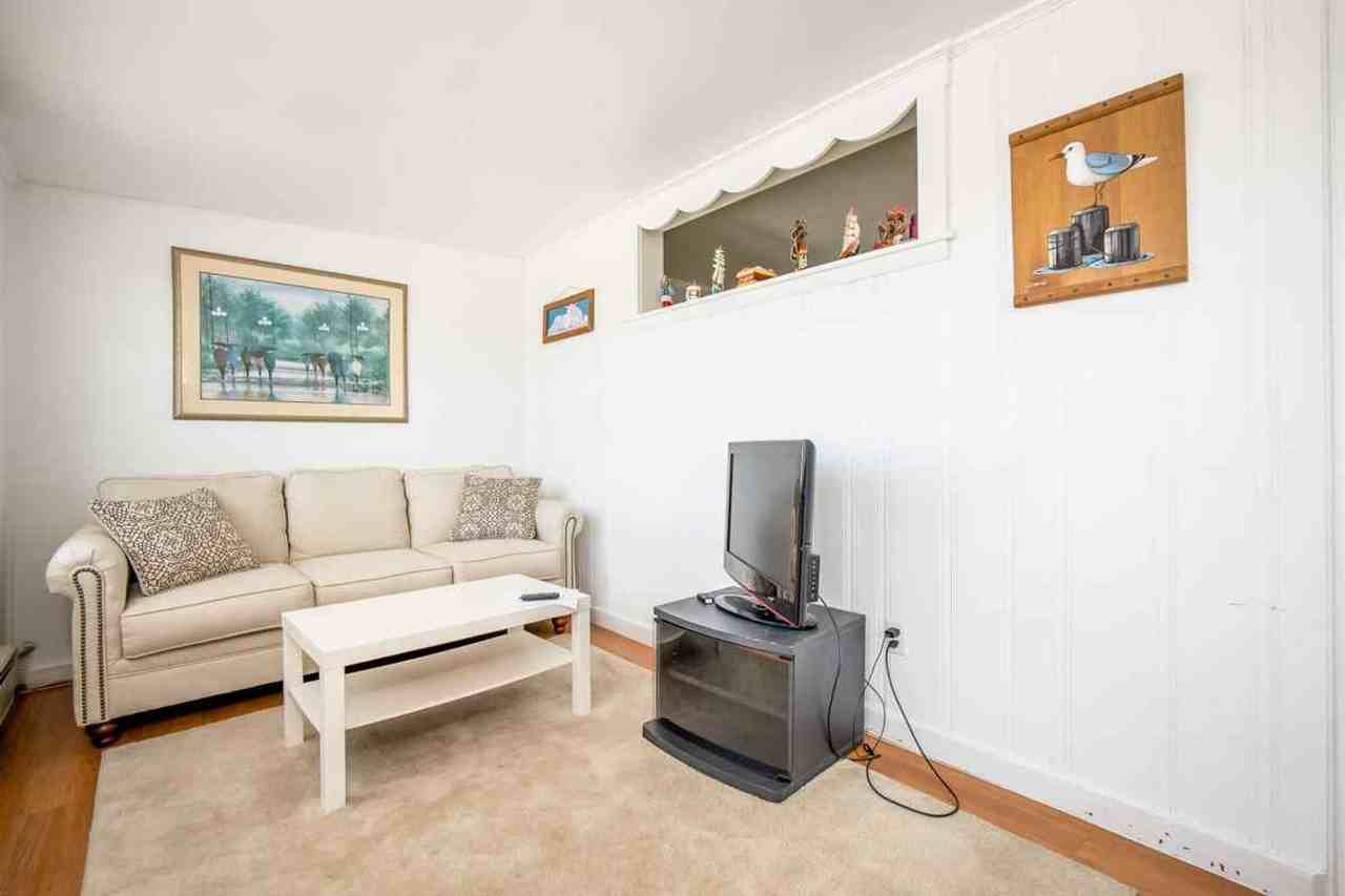 9 28th St E - Photo 4 of 7