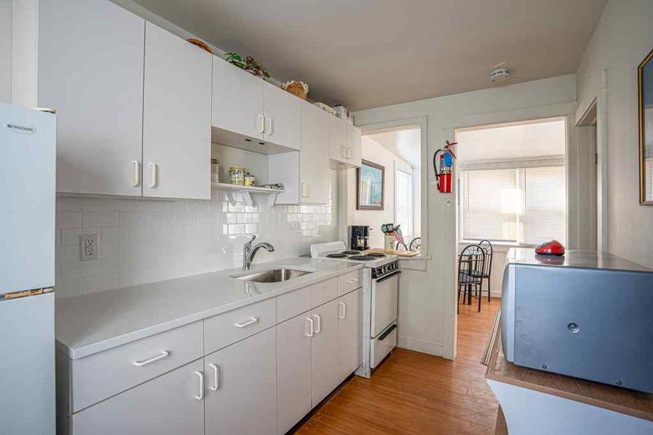 9 28th St E - Photo 5 of 7