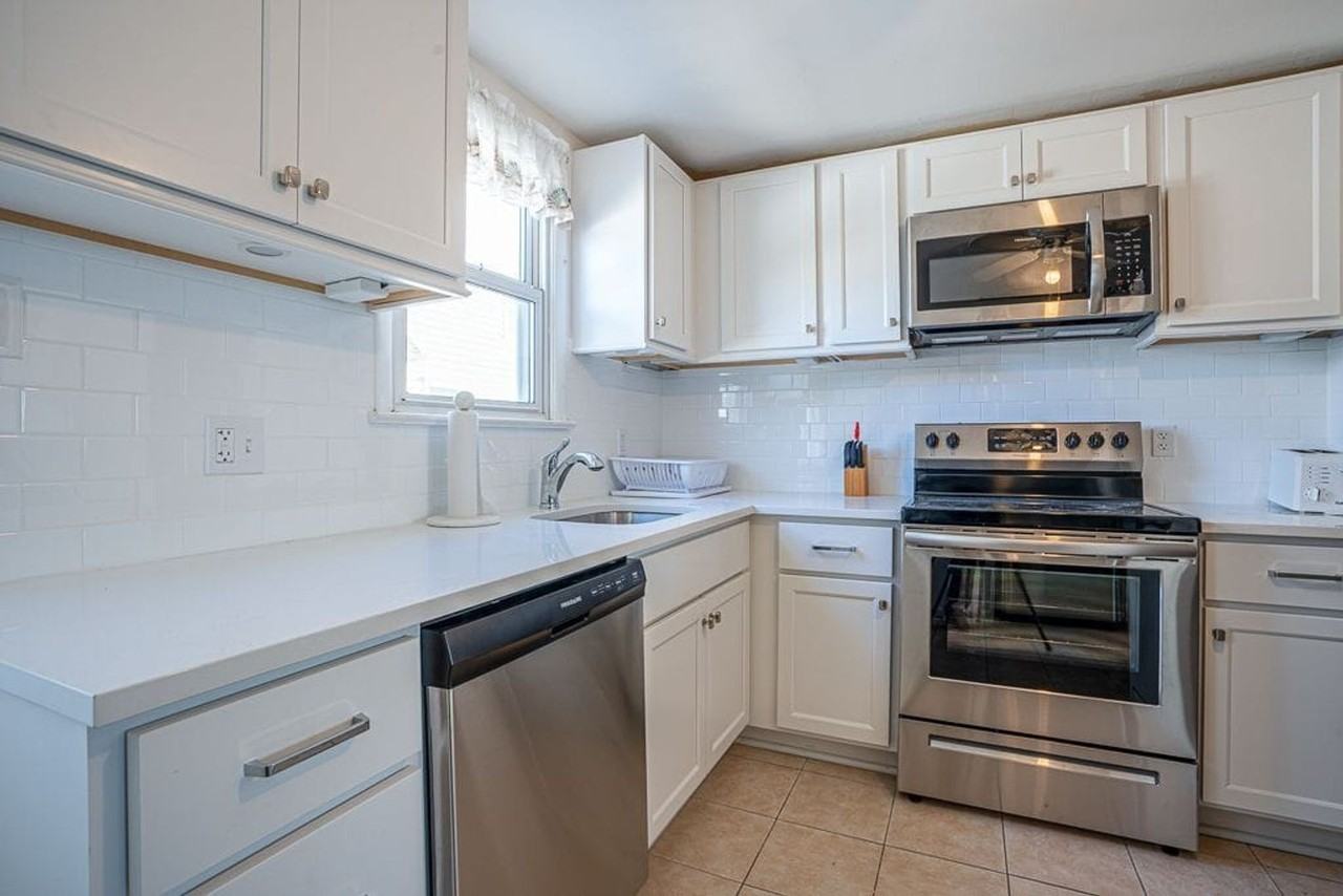 9 9 E 28th St - 1/West (WINTER RENTAL ONLY) - Photo 4 of 10