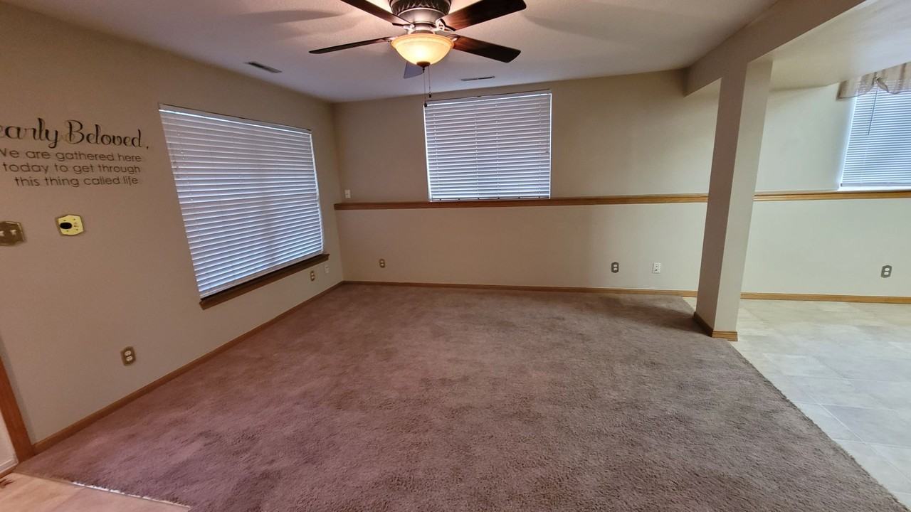 1427 34th St Se - Photo 2 of 15