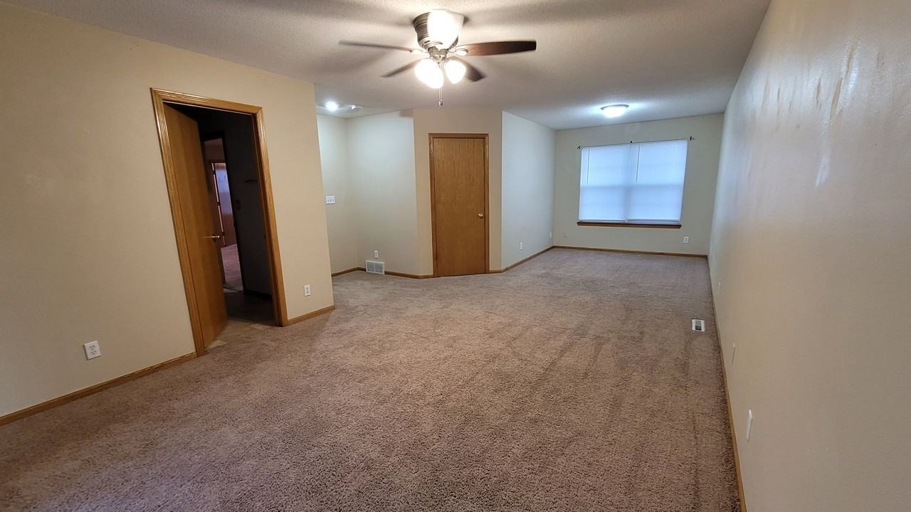 1427 34th St Se - Photo 7 of 15