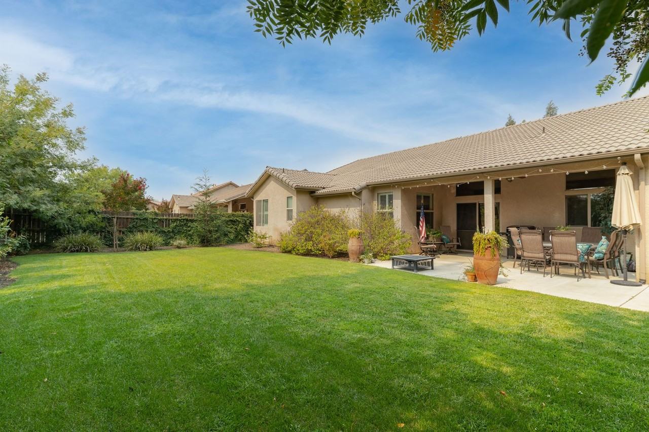 3211 W Delaware Ct - Photo 2 of 17