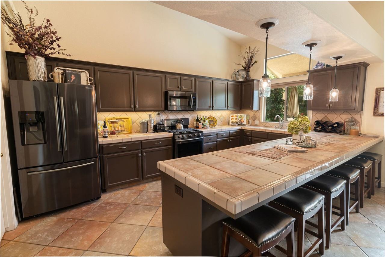 3211 W Delaware Ct - Photo 4 of 17