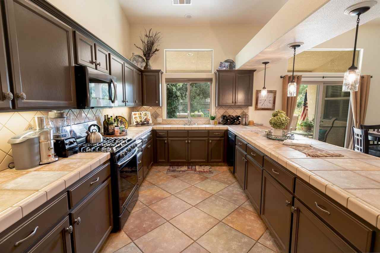 3211 W Delaware Ct - Photo 5 of 17