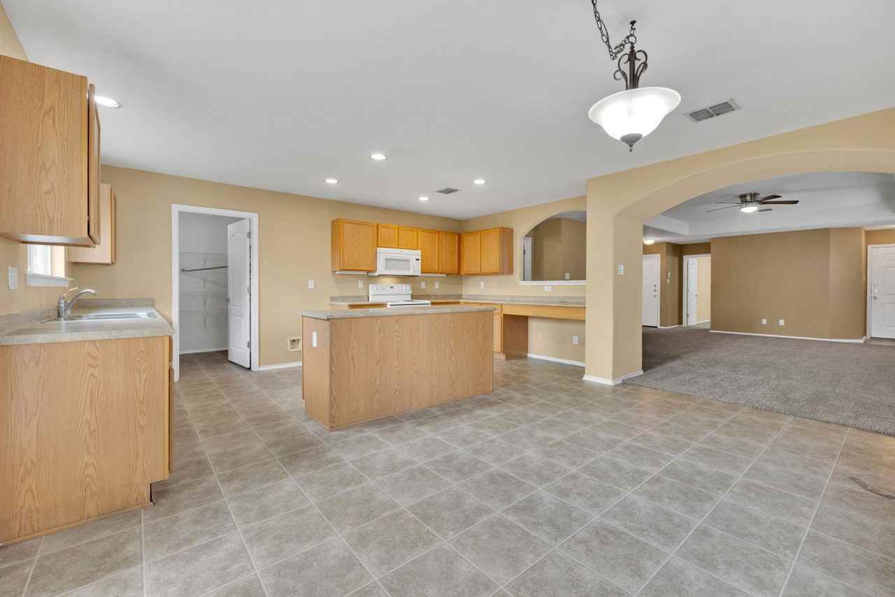 8811 Laguna Fls - Photo 7 of 21